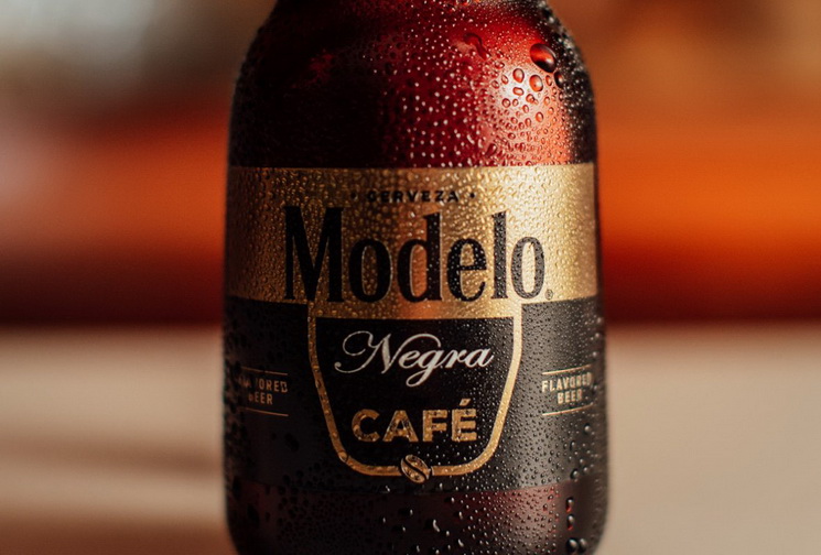 negra-modelo-cafe